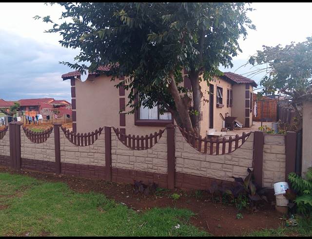 4 BEDROOM HOUSE FOR SALE IN SEBOKENG ZONE 10